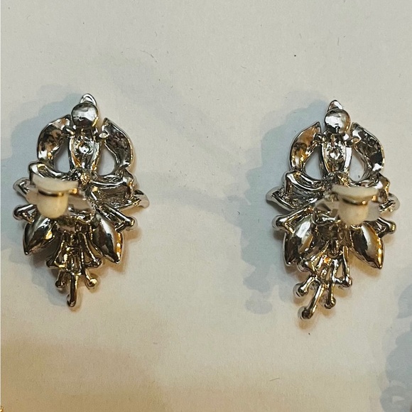 Statement silver plated necklace and clip on earrings set w/lavendar crystals - Picture 10 of 14